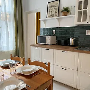 Large In Apartmán Budapešť
